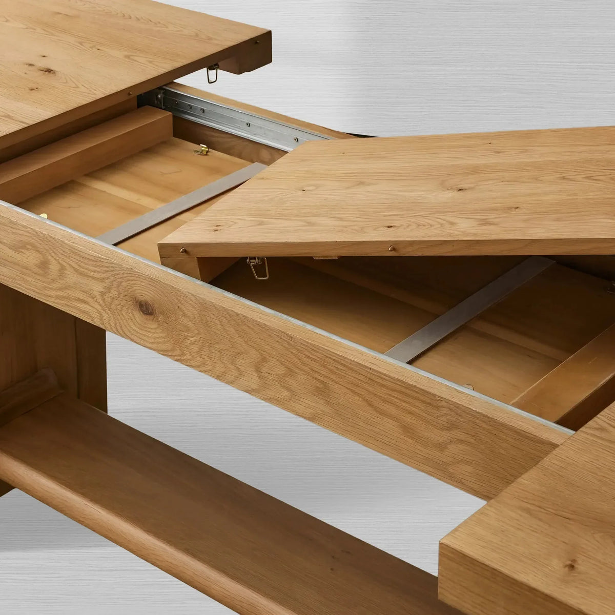 Redding Extending Dining Table in Oak Wood with Two Self-Storing Leaves