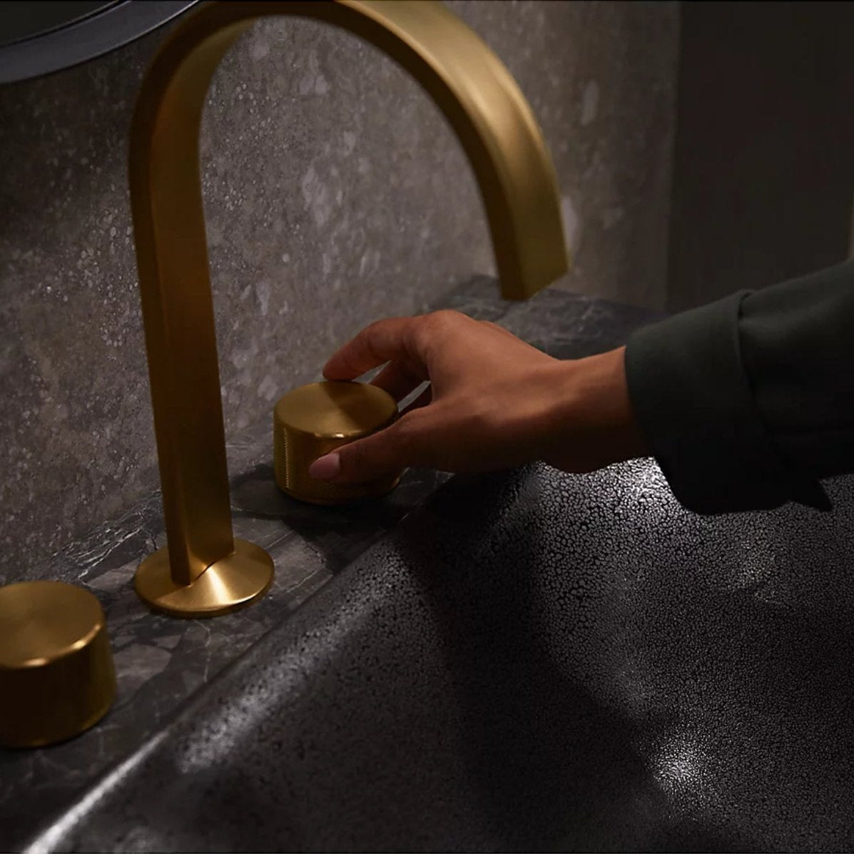 Components Basin Spout - Ribbon Brushed Brass