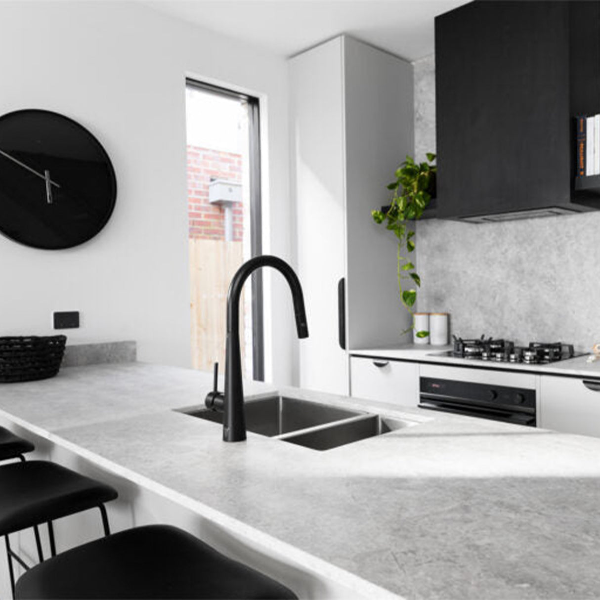 Dolce Pull Out Sink Mixer With Vegie Spray Function Matte Black