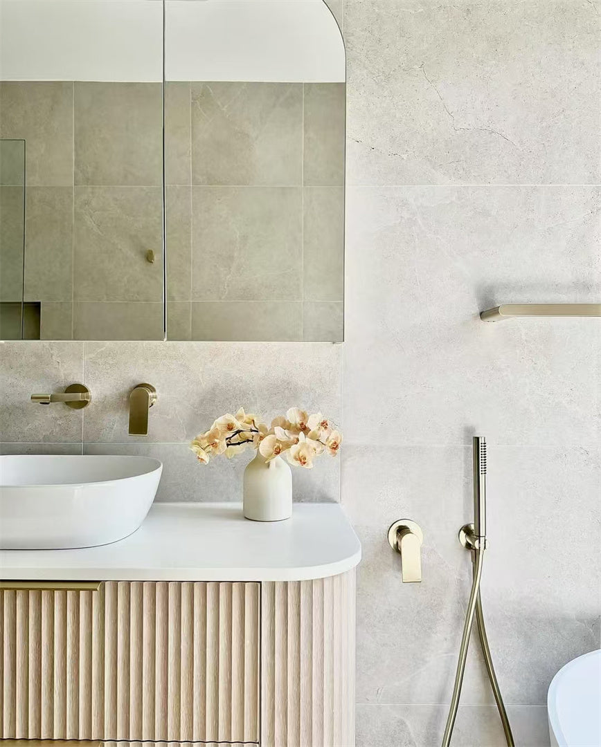 SLIM SHOWER ON BRACKET BRUSHED NICKEL